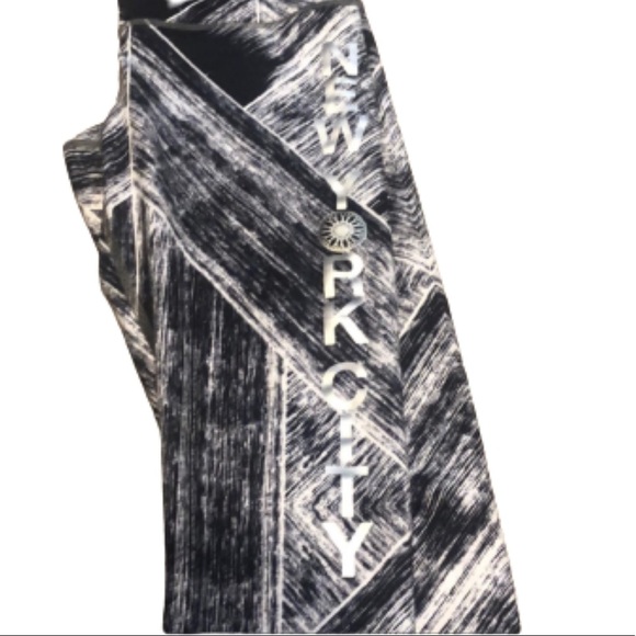 NYC SoulCycle 🚲 Lululemon 8 Capri pants - Picture 1 of 4